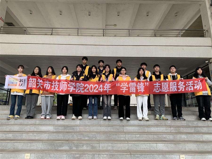 圖4 經(jīng)貿(mào)系同學(xué)在學(xué)院圖書館開(kāi)展志愿服務(wù)活動(dòng).jpg
